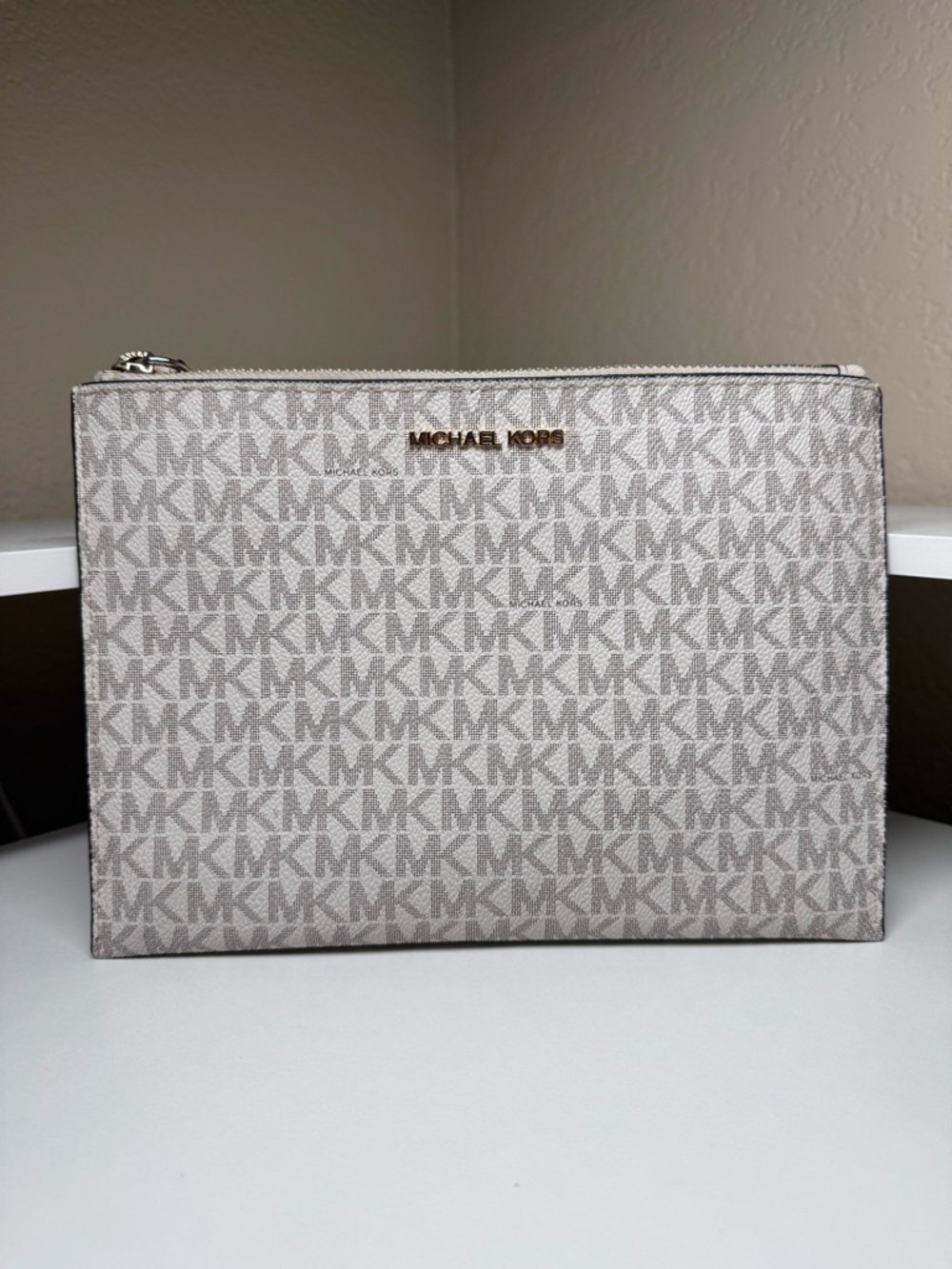 Michael Kors MK Logo Wristlet Tan & Gold • Zip Clutch Wallet